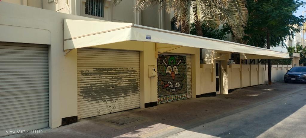 Wall Mounted Slope Shade